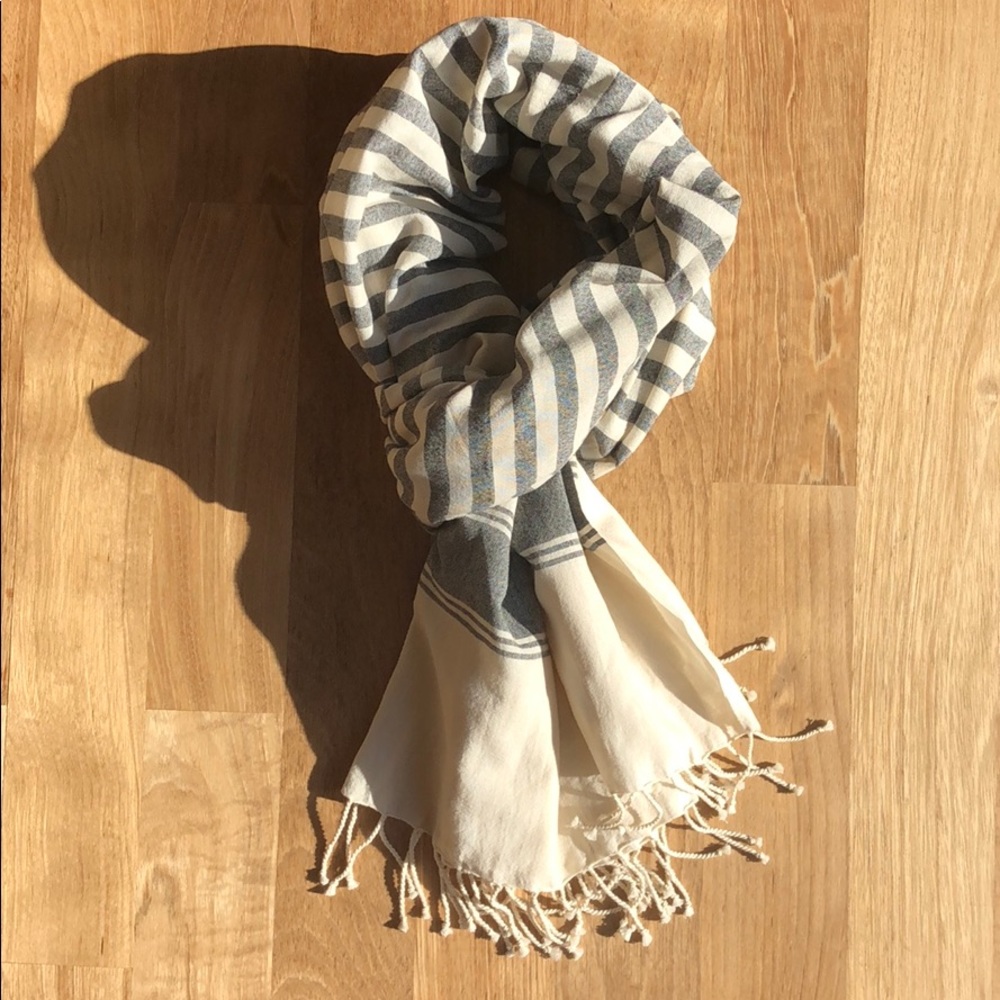 Oversized Gray and Cream scarf